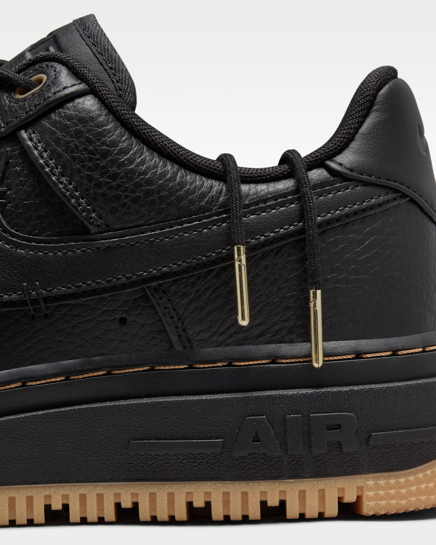 Nike Air Force 1 Luxe