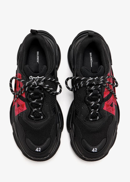 BALENCIAGA
Triple S tape sneakers